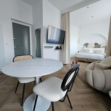 Elegance, Hauts Plafonds & Charme Apartment