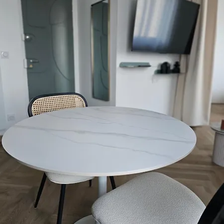 Elegance, Hauts Plafonds & Charme Apartment